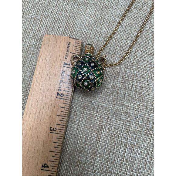 Vintage Jewelry Gorgeous Avon Green Enamel and Rhinestone Jug Necklace - Picture 12 of 13